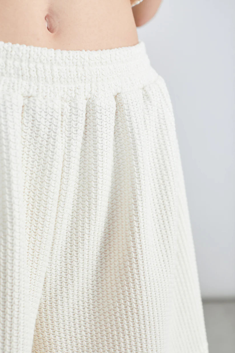 Divertiti con i pantaloncini bianchi lavorati a maglia 24 Colours!