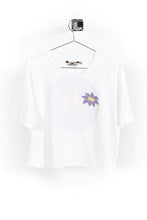 Carica l&#39;immagine nel visualizzatore di Gallery, T-shirt Pukas City Flower Cropped